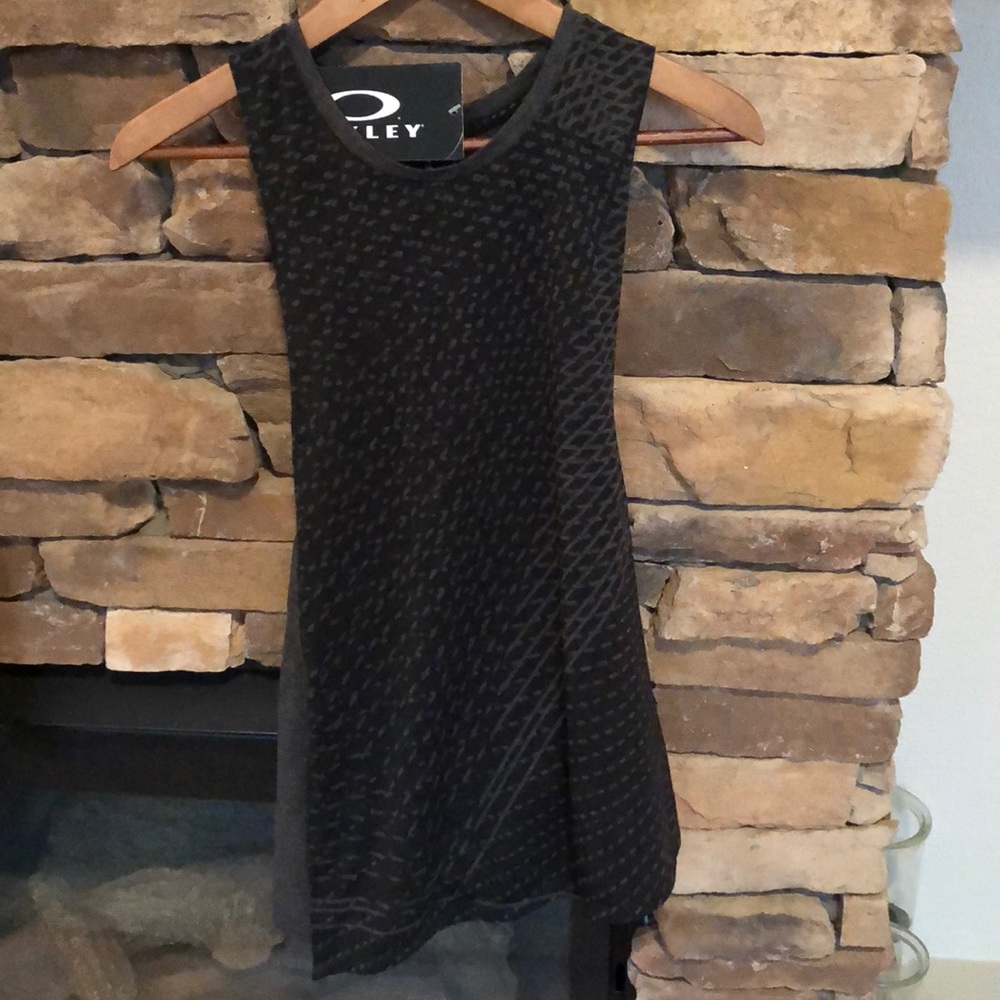 Oakley- Tank